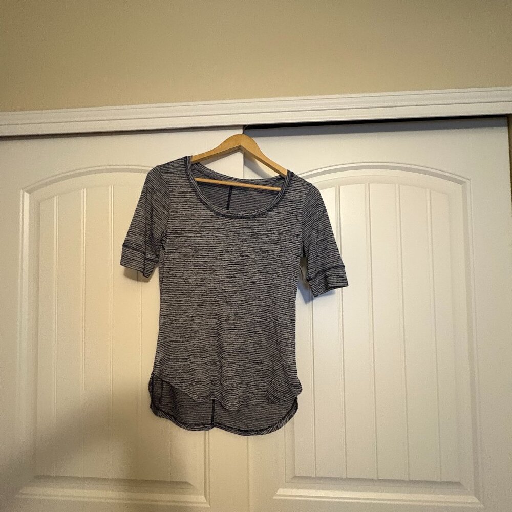 Athleta Breezy Tee Navy White Striped Top Size XS Xtra Small Short Sleeve Modal